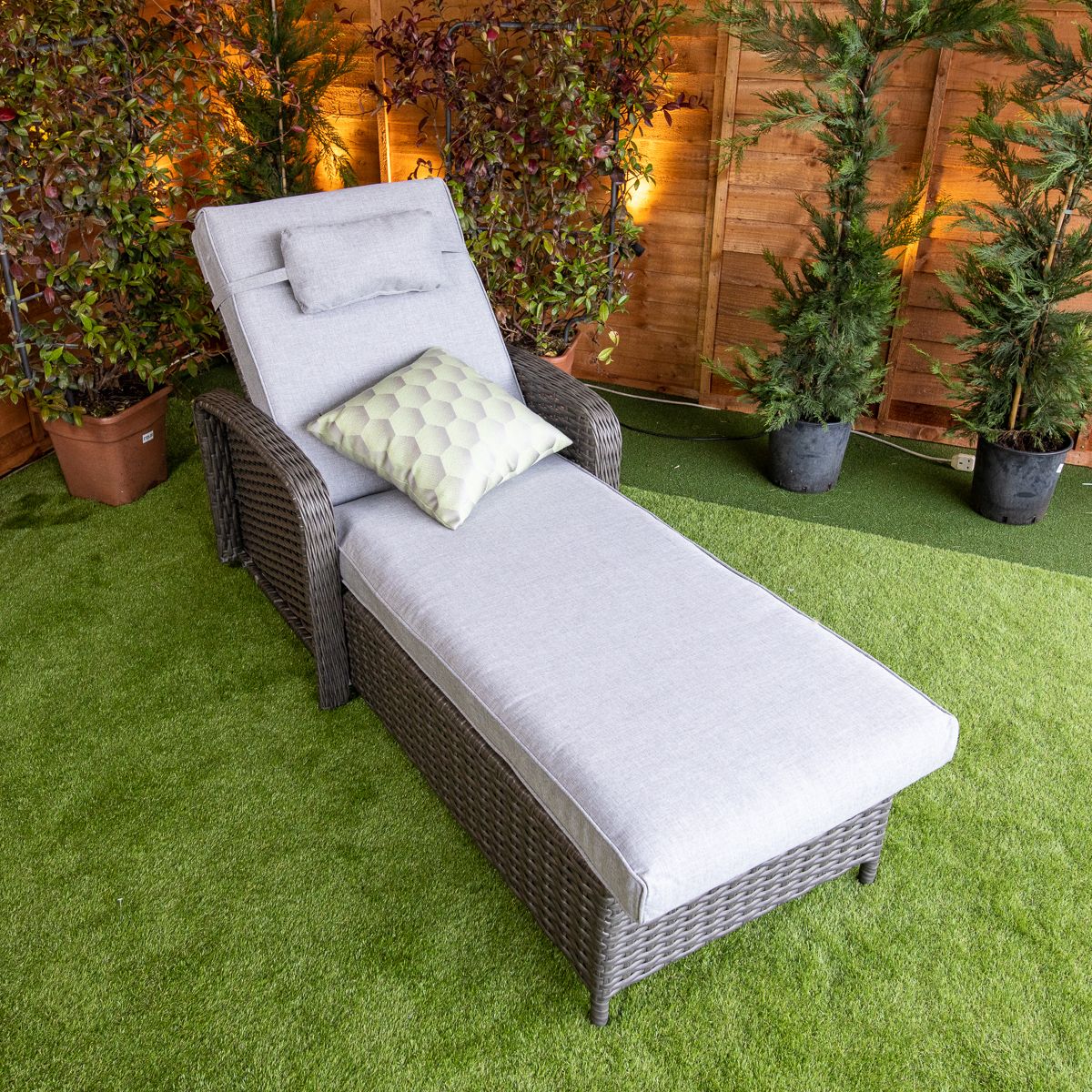 Platinum Venice Wheeled Lounger With Arms