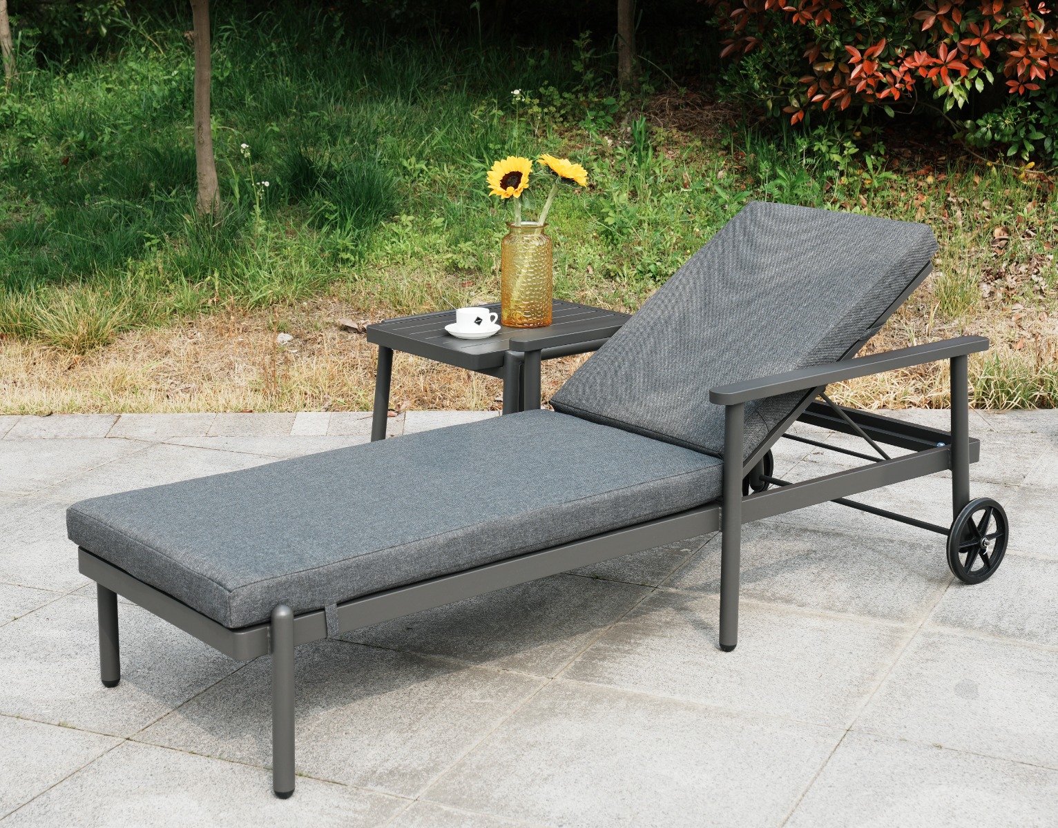 Deluxe Aluminium Sun Lounger with Side Table